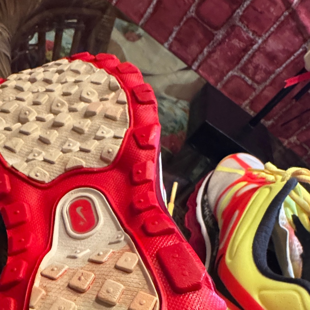 Nike Women's Sneakers Red Yellow White - Picture 4 of 7